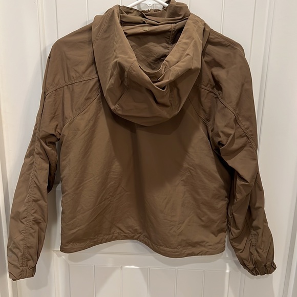 Lululemon Always Effortless Jacket Army Green - Picture 6 of 10